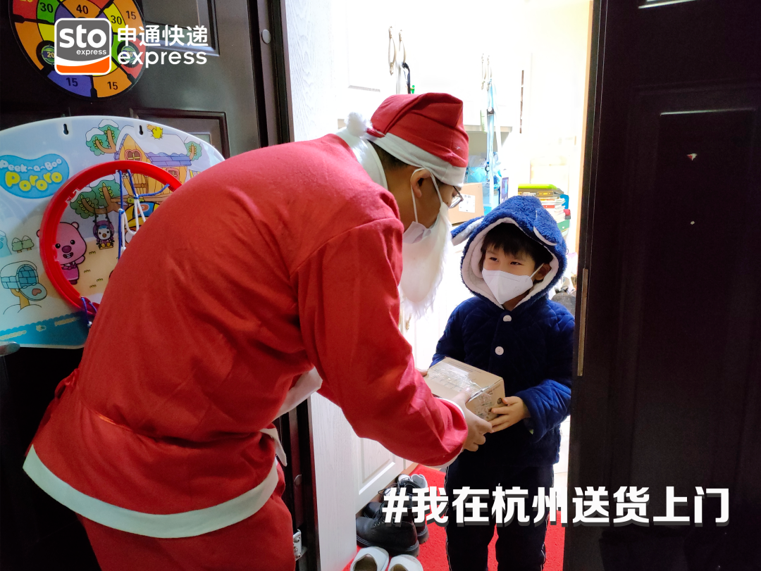 米面糧油、紙尿褲、奶粉...快遞小哥加緊派送生活物資