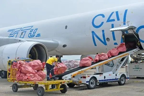 往盧森堡郵寄東西哪個(gè)快遞便宜？2025最新省錢(qián)攻略！